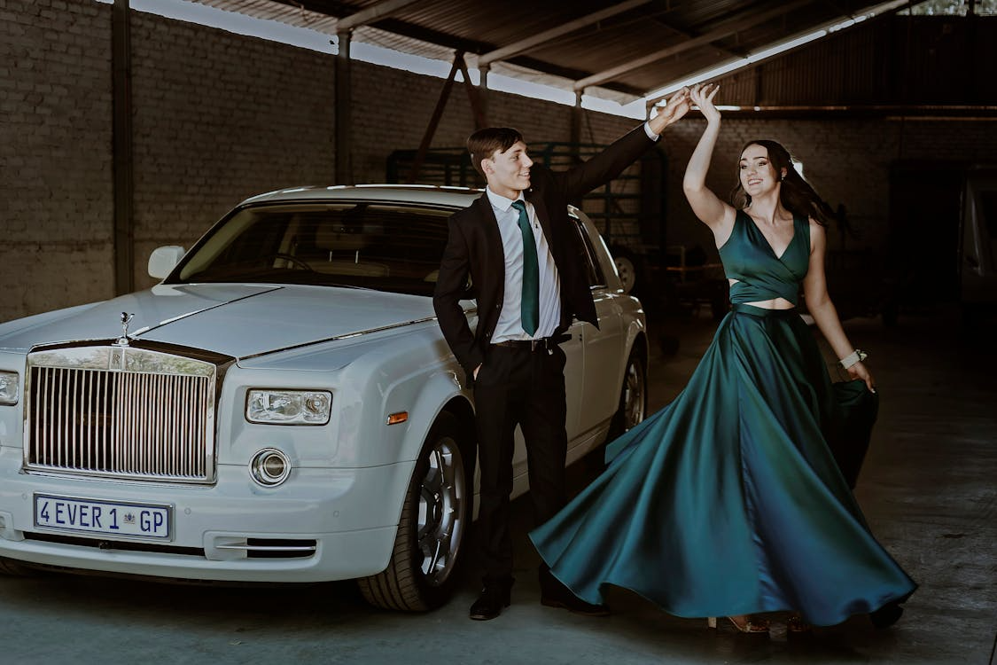 How to Pick the Perfect Exotic Car for Prom
